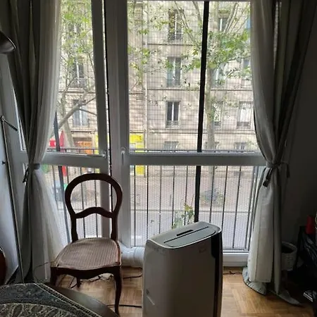Cosy Parisian Metro 7 *